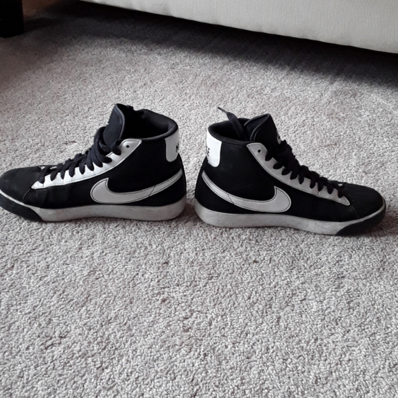 🐖Black and white high top nikes size 5.5 youth - Picture 2 of 5